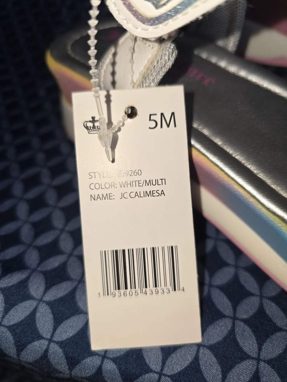 NWT.. Juicy Couture Girls White Sandals with Rainbow JUICY Logo and Trim. Size 5